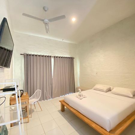 Pasir Putih Resort & Resto Maluk المظهر الخارجي الصورة