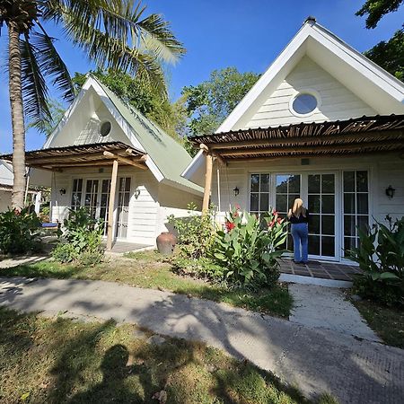 Pasir Putih Resort & Resto Maluk المظهر الخارجي الصورة