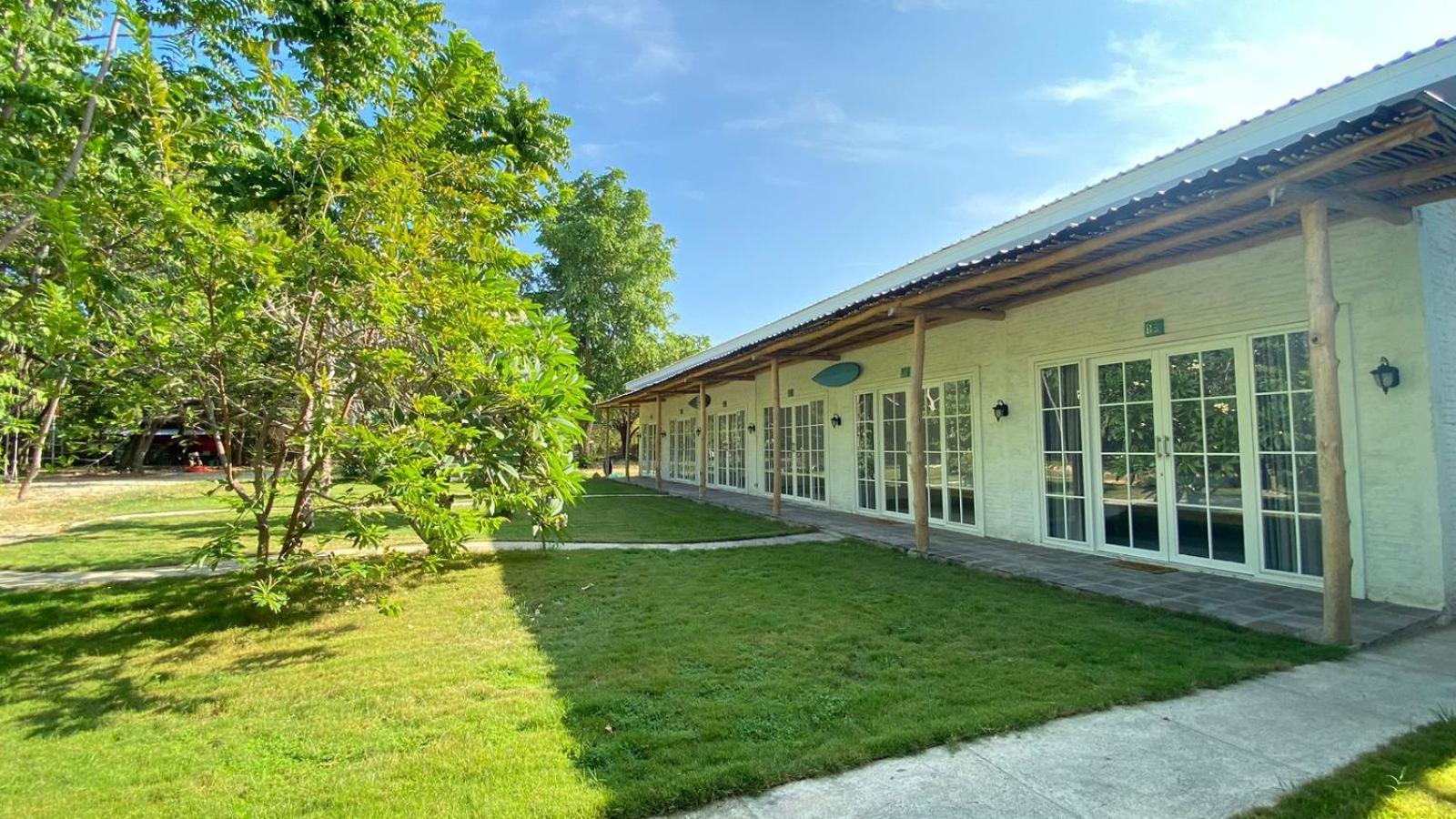 Pasir Putih Resort & Resto Maluk المظهر الخارجي الصورة
