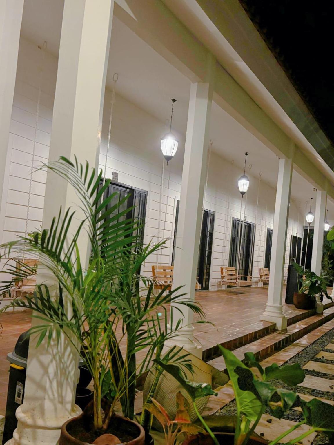 Pasir Putih Resort & Resto Maluk المظهر الخارجي الصورة